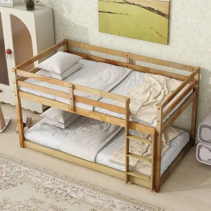Letto a soppalco singolo con due reti a piattaforma da 13 doghe e design a basso profilo