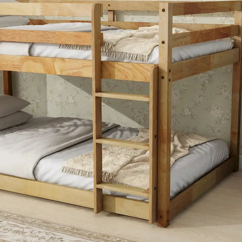 Letto a soppalco singolo con due reti a piattaforma da 13 doghe e design a basso profilo
