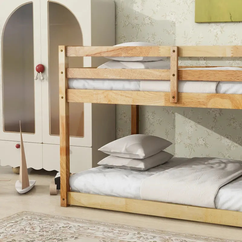 Letto a soppalco singolo con due reti a piattaforma da 13 doghe e design a basso profilo