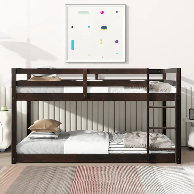 Letto a soppalco singolo con due reti a piattaforma da 13 doghe e design a basso profilo