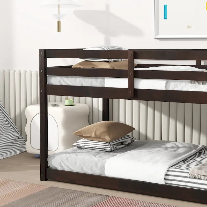 Letto a soppalco singolo con due reti a piattaforma da 13 doghe e design a basso profilo