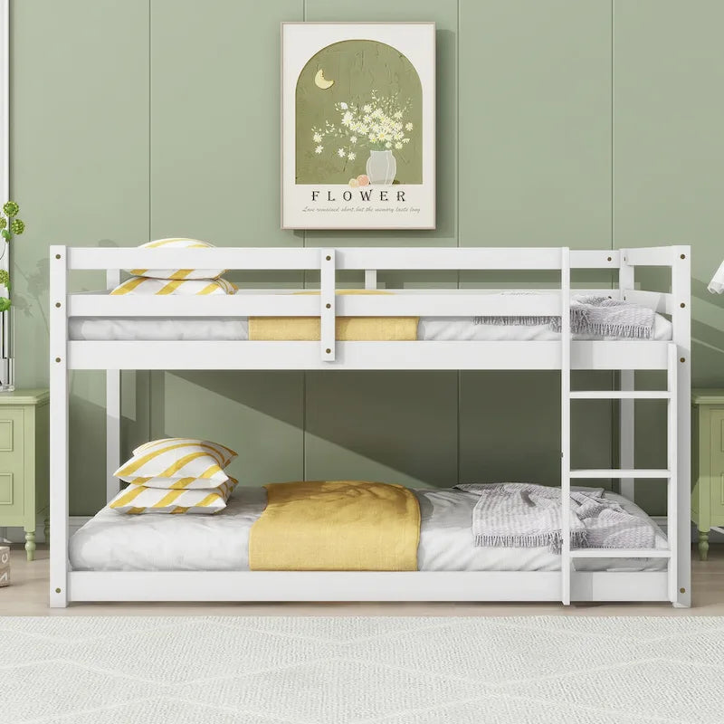 Letto a soppalco singolo con due reti a piattaforma da 13 doghe e design a basso profilo