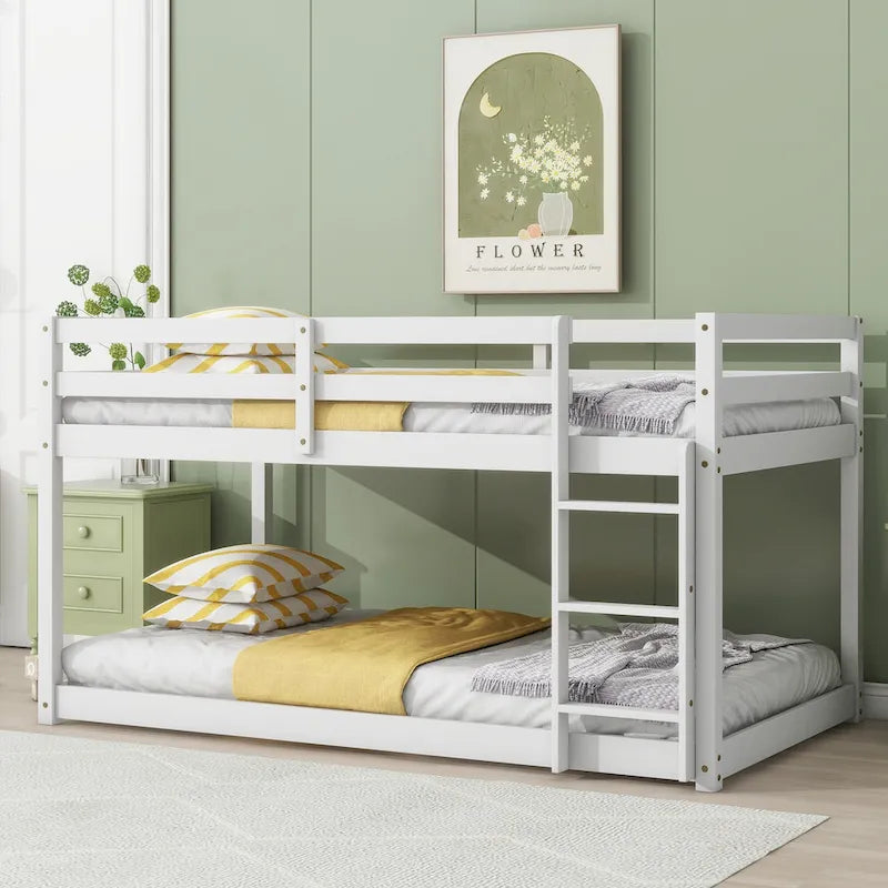 Letto a soppalco singolo con due reti a piattaforma da 13 doghe e design a basso profilo