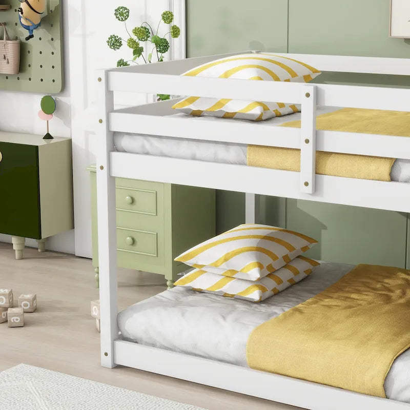 Letto a soppalco singolo con due reti a piattaforma da 13 doghe e design a basso profilo