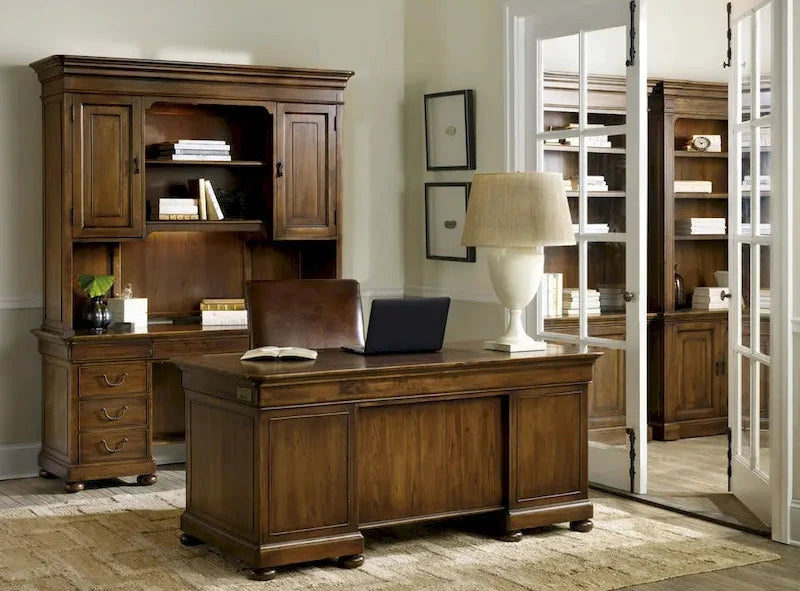 Scrivania direzionale in stile europeo con cassetti schedario e spazio di archiviazione