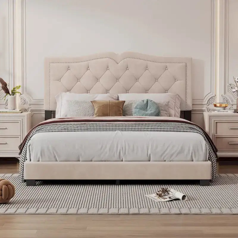 Struttura letto imbottita queen-size con dettagli a rivetto – Camera da letto moderna