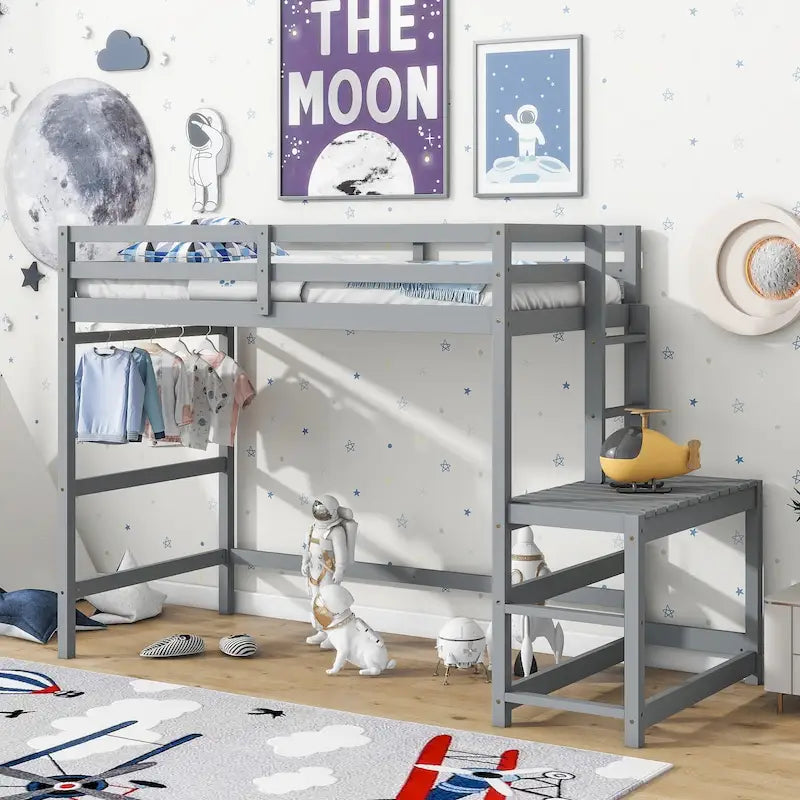 Letto a soppalco alto singolo in legno di pino grigio con piattaforma di arrivo della scala, scale e sponde di sicurezza