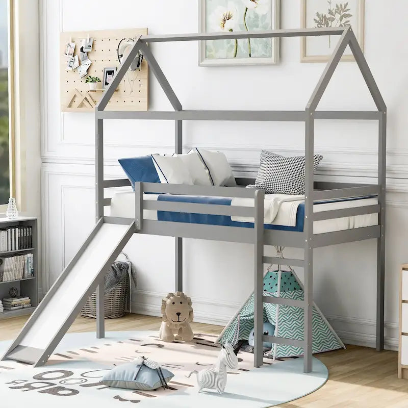 Cama tipo casa alta de pino de tamaño Twin con tobogán