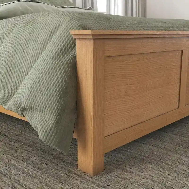 Letto matrimoniale artigianale con due comodini a giorno – Finitura rovere chiaro
