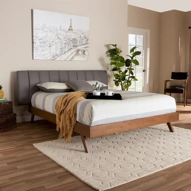 Letto a piattaforma imbottito in tessuto beige chiaro moderno di metà secolo
