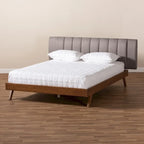 Letto a piattaforma imbottito in tessuto beige chiaro moderno di metà secolo