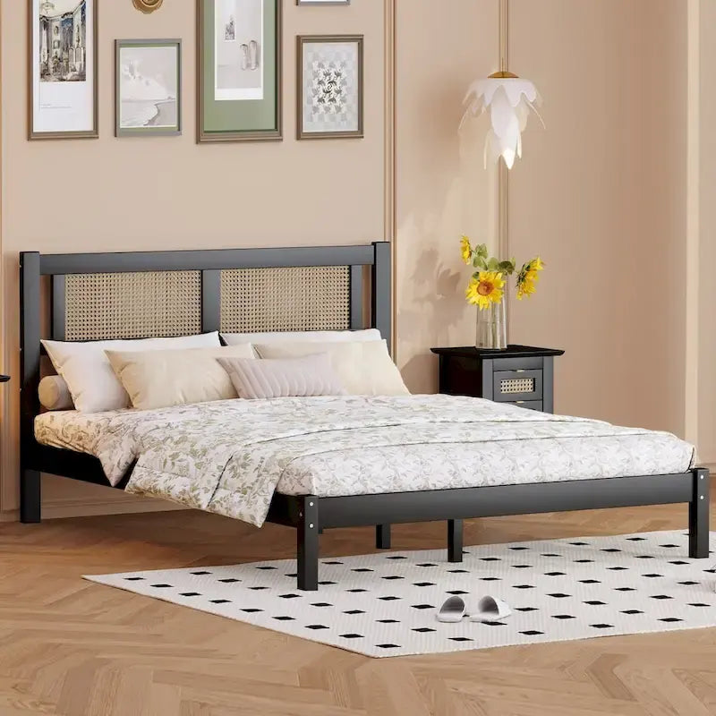 Letto a piattaforma matrimoniale in legno con testiera in rattan naturale, eleganza squisita con fascino minimalista per la camera da letto